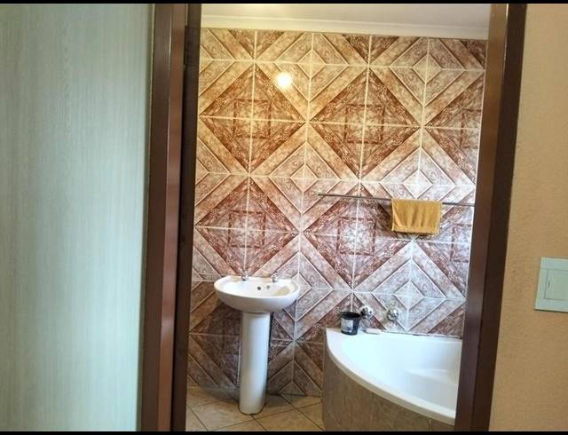 3 BEDROOM HOUSE FOR SALE IN THE ORCHARDS